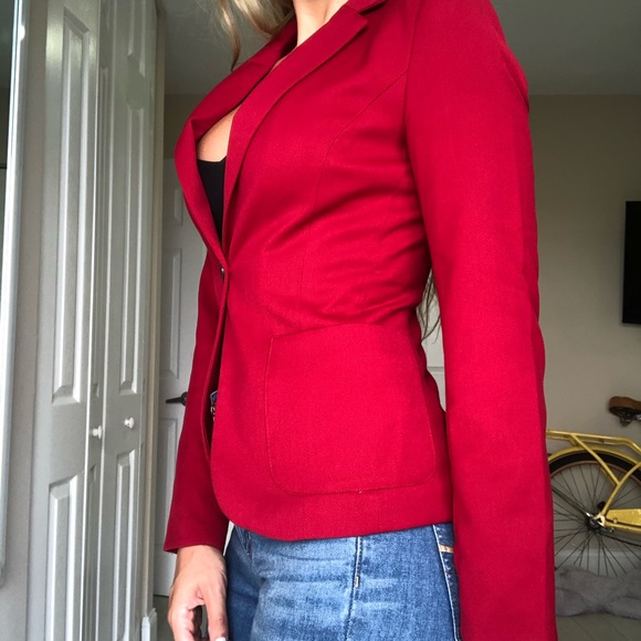Red jacket - Picture 2 of 2